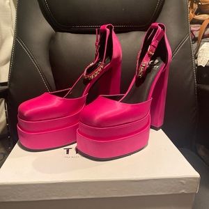 Size 39 chunky heel platform shoes with gems on the ankle strap. Never worn